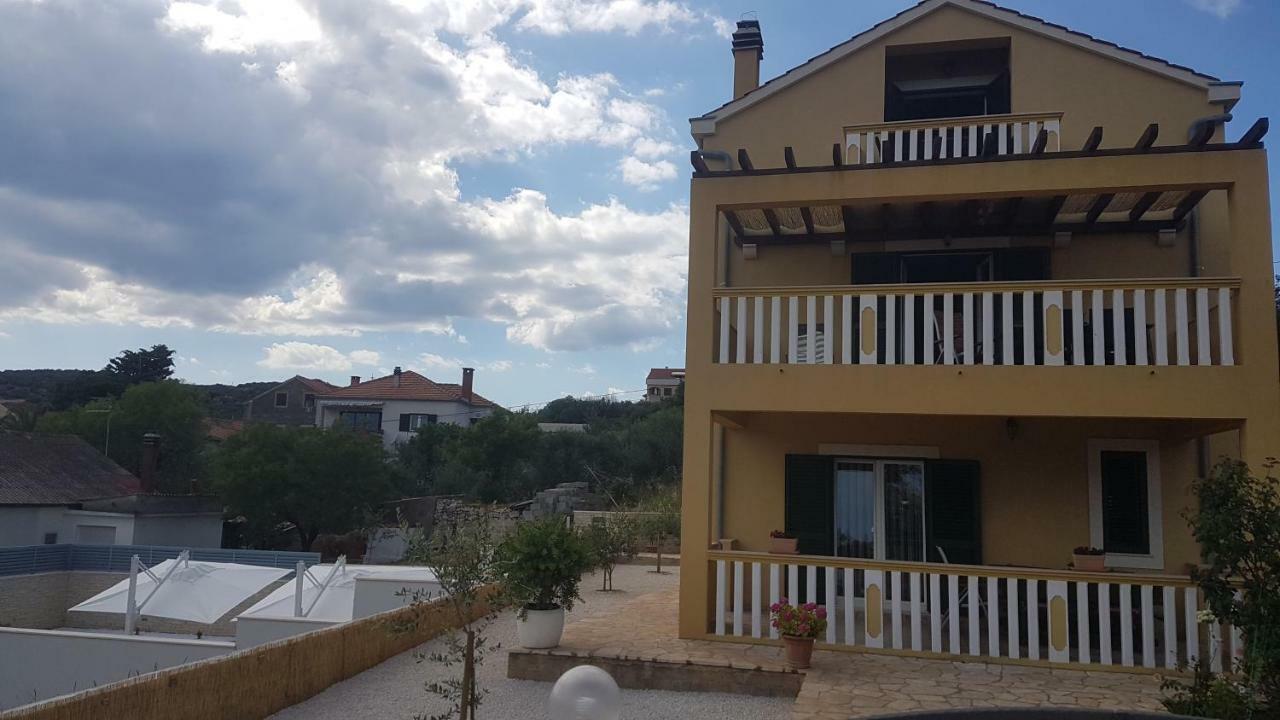 Apartment Azaleja Sali Eksteriør billede